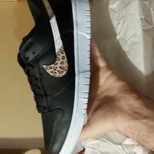 Nike Dunk Low SE black size 9 womens